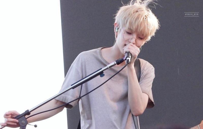 오랜만이다~ 여기 연예인 올려도 되나... 따라그려봤엉!