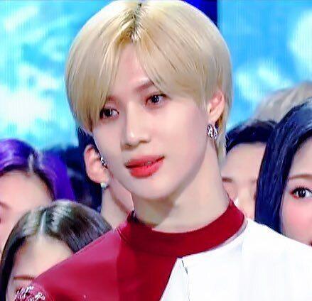 막 신인은 아니지만 슈퍼엠 데뷔한지 얼마 안 된 태민이는 어때 ..? 샤이니 막내로 데뷔 11년차 실력 얼굴 인성 뭐 하나 모자란 게 없고 11