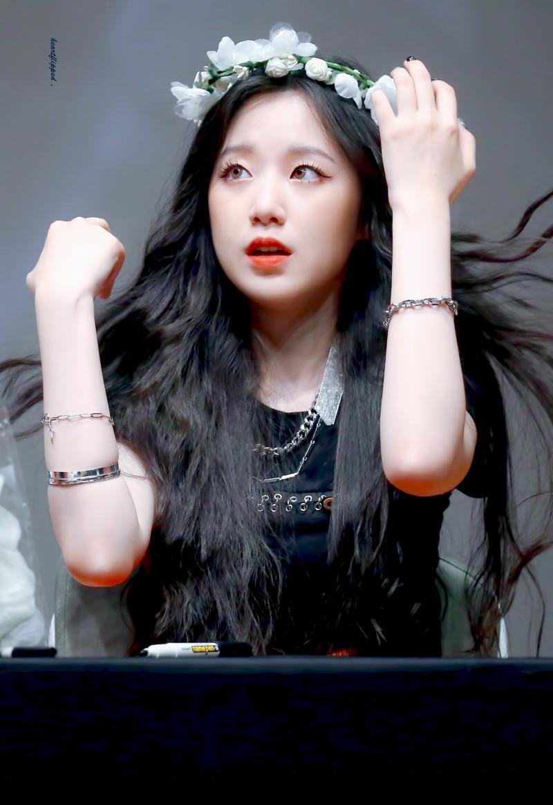멋지고 귀엽고 예쁜거 다하는 우리 슈슈좀 ㅂ봐줘ㅜㅜㅜㅜ 예슈화는 예뻐서 예슈화 라는 말이 괜히 나온게 아니라니깐???? 비주얼이란 말은 예슈화를