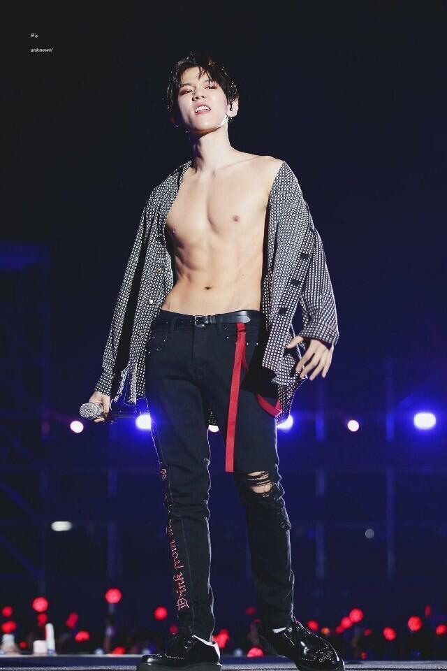 ㄹㅇ 엑소 파!! 컴백해서 떡밥 많고, 세계관 쩔어서 덕질할 맛 나. 진짜 완전 동안이고, 춤 노래 빠지는 것 하나 없이 다 골고루 잘해! 지뢰