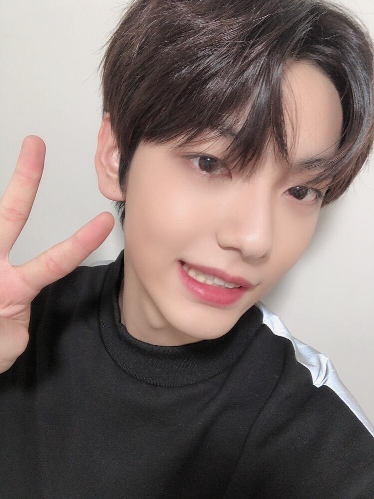 투바투수빈.. 키크고 잘생겼는데 귀여워 목소리도좋아