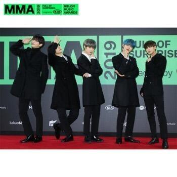 윗스레 투바투 수빈 받고 우리 투바투를 아예 파는것두 좋아 5명인데 다 잘생기고 키 크고 귀엽구 예쁘구 ㅎㅎㅎㅎㅎ 그리구.. 자기 얼굴에 자부심