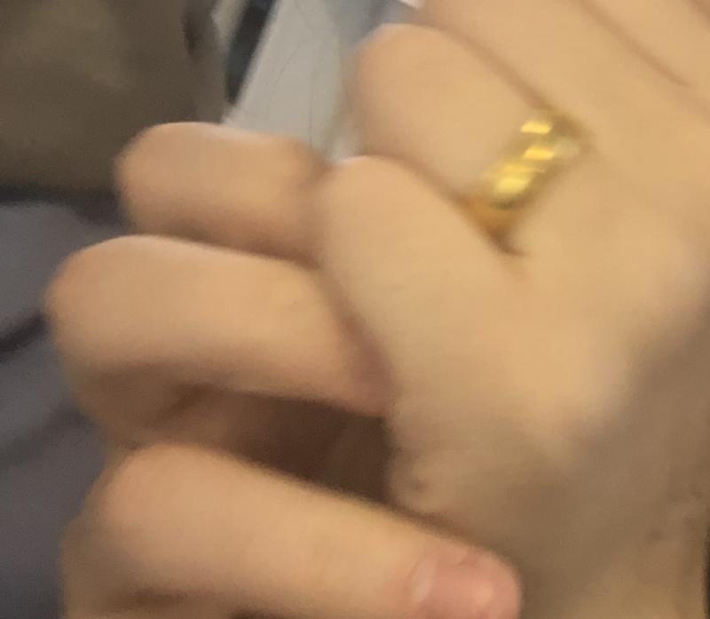 잠만 딴 사진은 왼손에 끼고 있..