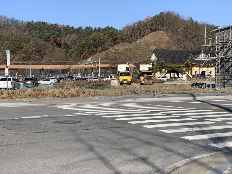 아침 9시 40분쯤 김유정역에 내려서 이디야 커피점에서 토피넛라떼를 시키고 핸드폰을 보며 멍때린 것 같다. 광장에 집합해서 모였다가 안 온 사람
