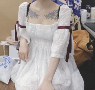 이런거ㅠㅠㅠ 대신 브이넥 말고... 정 없으면 브이넥이라도 추천해ㅜ라ㅠㅠㅠㅠ 저 구입처를 알아냈는데 마켓이 망했는지 상품이 없더라고...