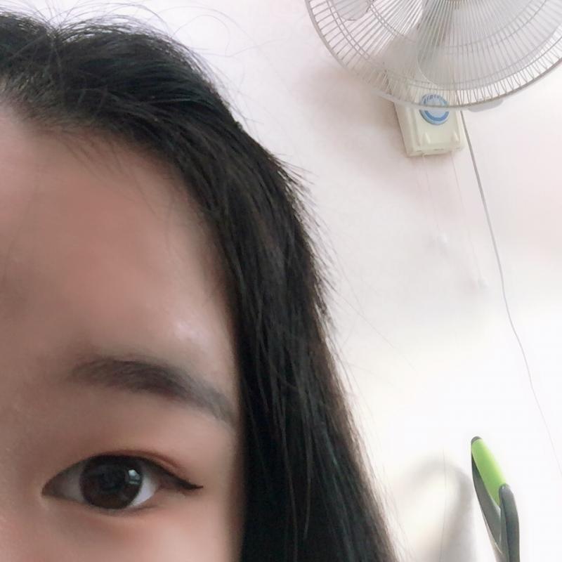 마스카라랑 뷰러 제외한 데일리 하찮게 생겼당