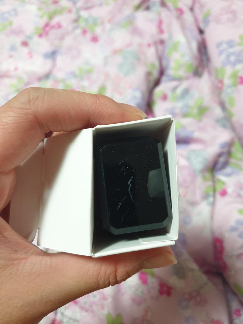 뽁뽁이만 뜯었는데 스티커 제대로 안붙어있고, 뚜껑 기스투성이에 (둘다 사진첨부함)