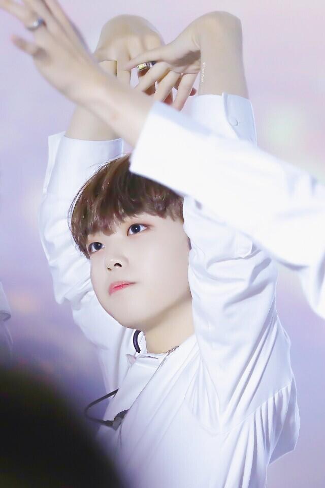 18살 , 174cm , 통영남자 , 엑스원 송형준 ㅈㄴ 기여움