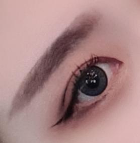 화장한 눈