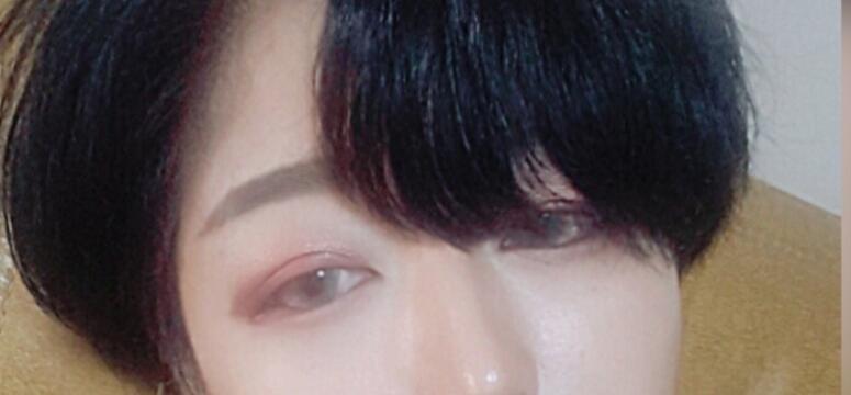 섀도우를 좋아해서 이것저것 많이 섞어 바르고 다녔어 아이라인은 좀 연하게 하고
