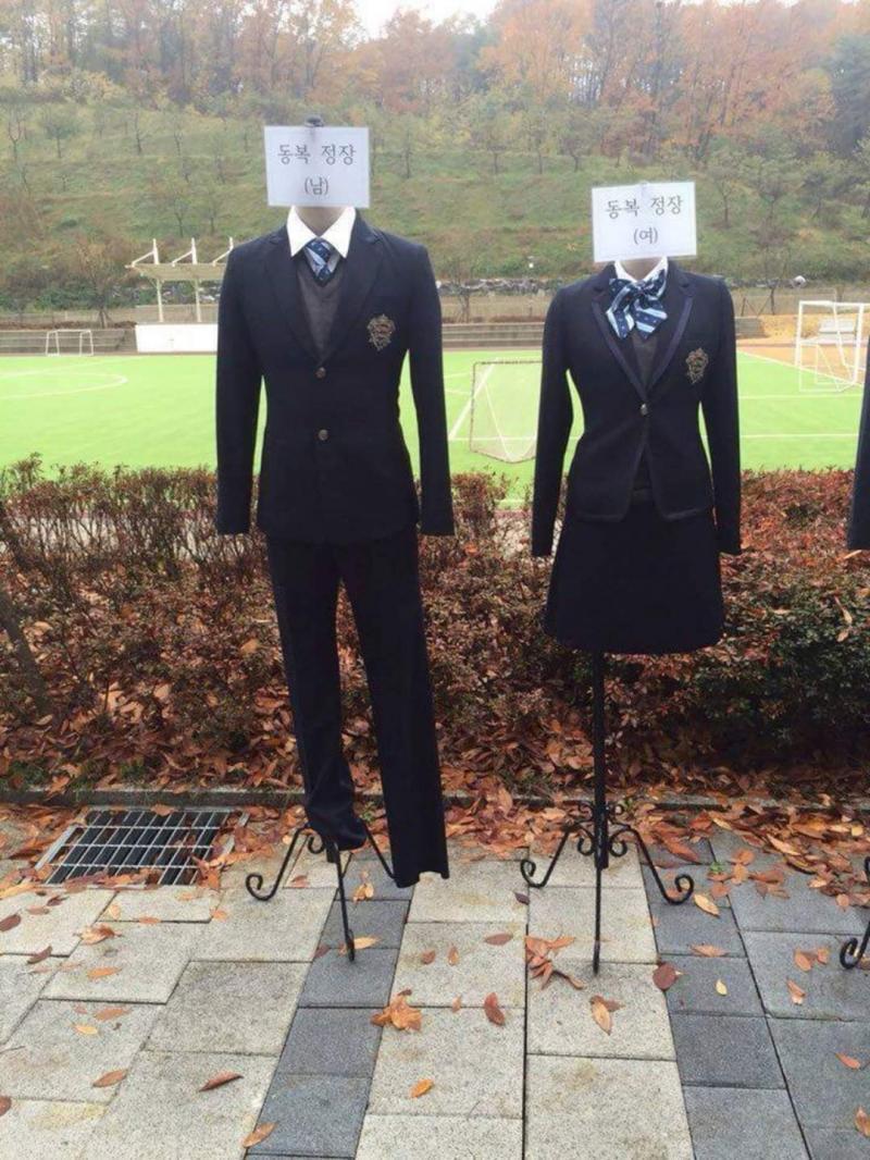 아니 교복사진이 없네.... 퍼왔엉..ㅜㅠ 교복만큼은..이쁘다..