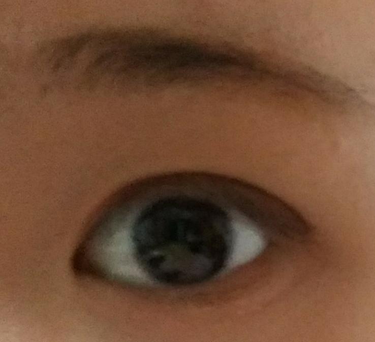 좀 크게 뜨면 생기는거