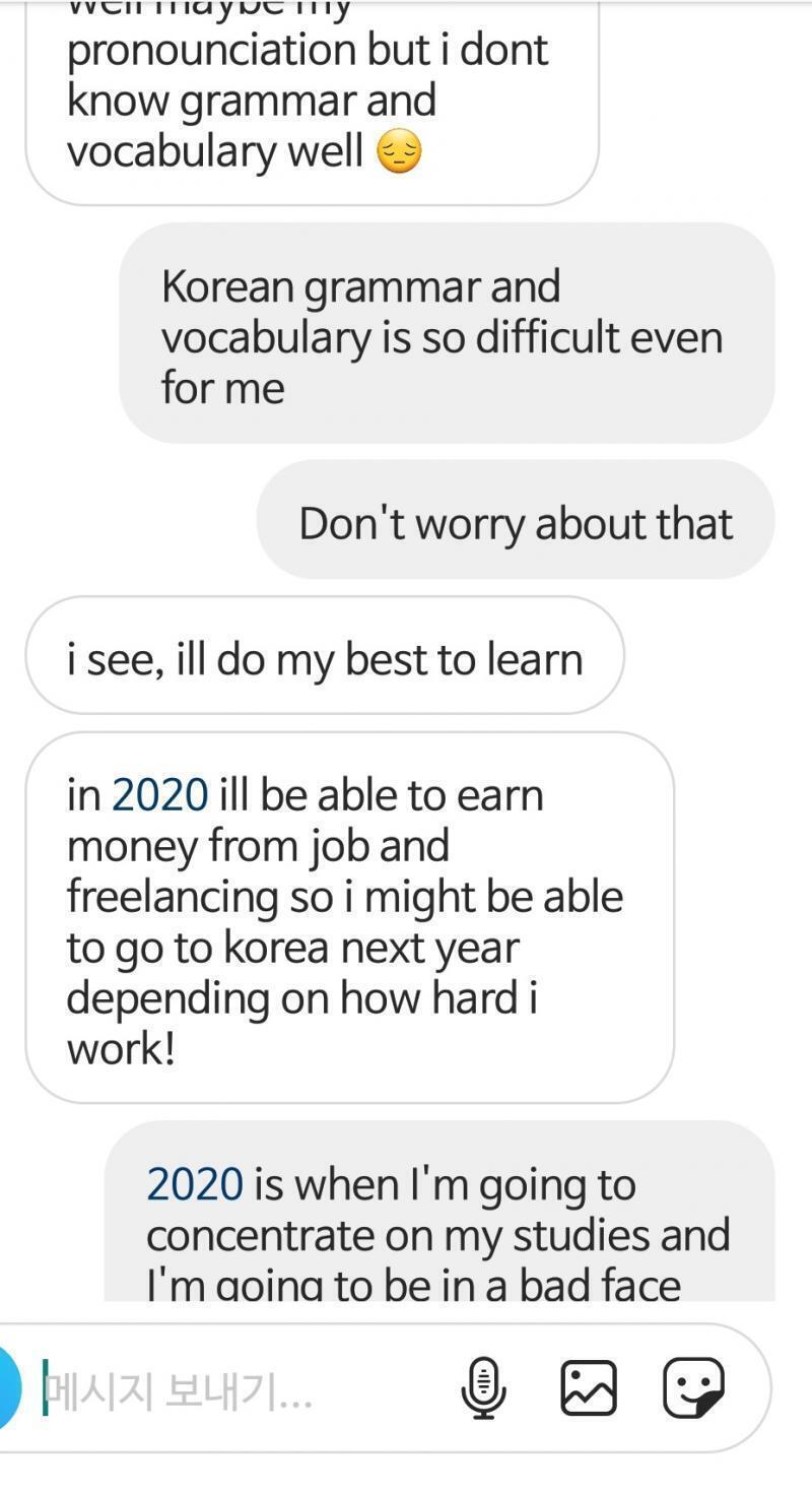 그래서 내가 너 한국어 정말 유창하게 잘한다니까 말하는 걸로는 잘하는 것처럼 들릴지 몰라도 애가 자긴 문법 이런거는 잘 못하겠다고 ㅋㅋㅋㅋㅋㅋㅋ