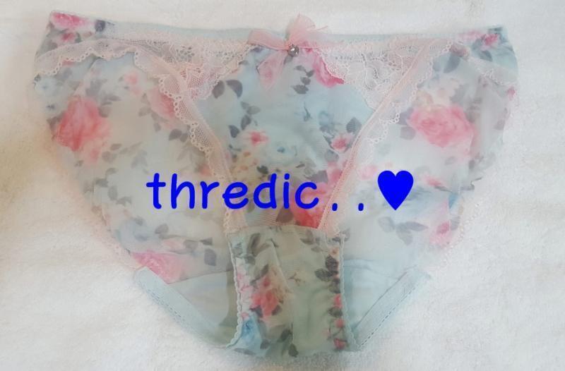 꽃무늬 슬립이 예뻐서 팬티도 샀징~~♡ 이번 여행은 꽃무늬 파뤼~~>.< 보기 안좋으면 얘기해줘 바로 지울게..☆