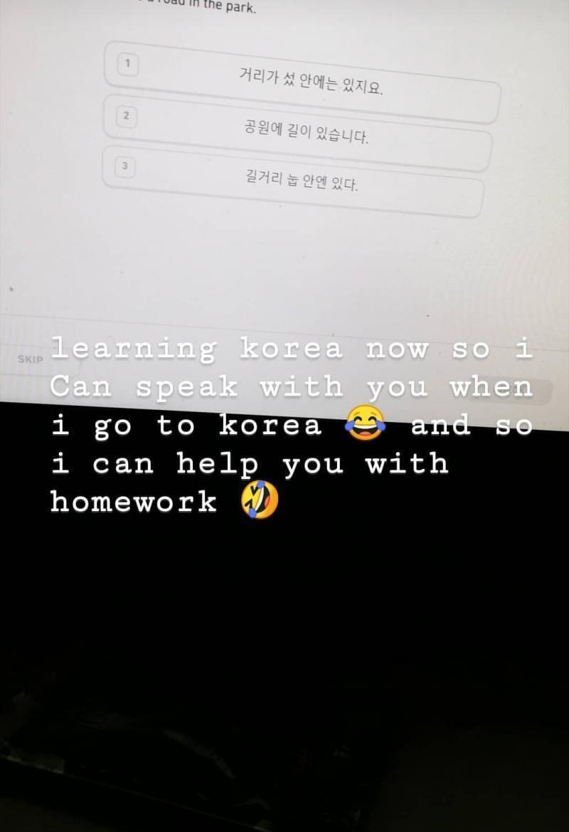 어제 얘가 오늘(어제 당일)은 기분 어떻냐고 묻길래 내가 얘한테 학교 숙제 많다고 피곤하다 그랬단 말야 그니까 이렇게 답이 왔는데 너무 귀엽다