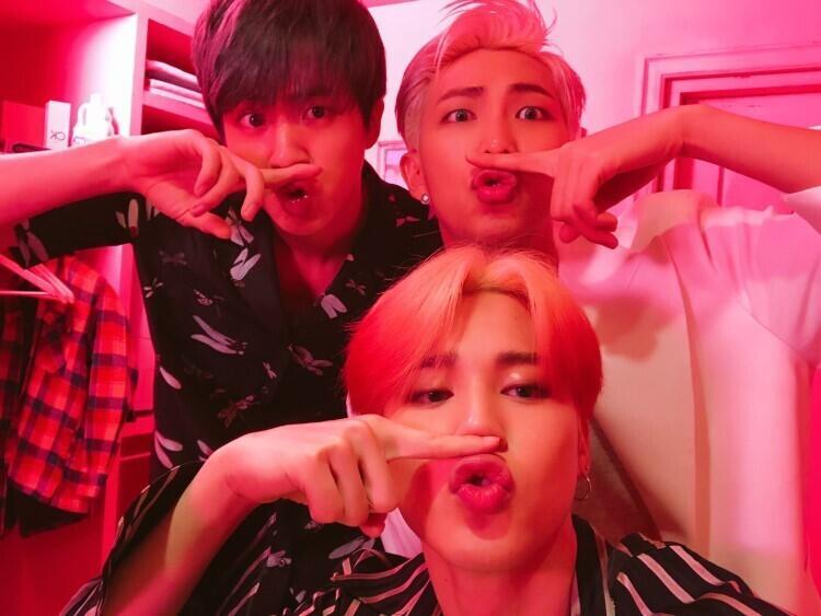 난 아민데 그냥 방탄 전체를 완벽하게 다 좋아해서 위에 안 올라온 멤버들 사진 투척하구 갈껭!! 김남준김석진민윤기정호석박지민김태형전정국 보라해