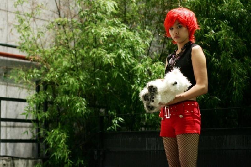 인류멸망보고서(2012) 이건 2010년은 아니지만, 내가 생각한 '미래와 과거가 섞인'감성에 가장 알맞은 것 같아서. https://youtu