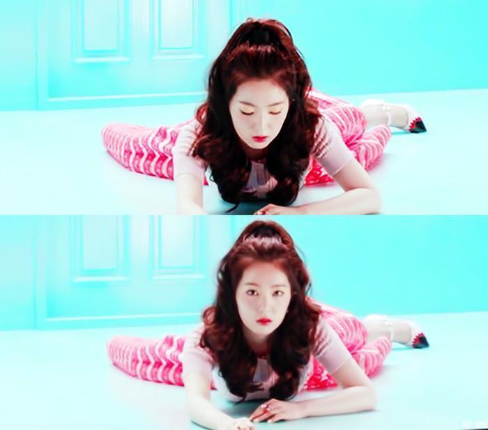 레드벨벳을 보고 동화 같다는 생각에 동화 스토리 처럼 생각했는데 언제나 등장하는 놀이 체스 각 멤버들의 역할들을 보면 게임 스토리로 진행 해야