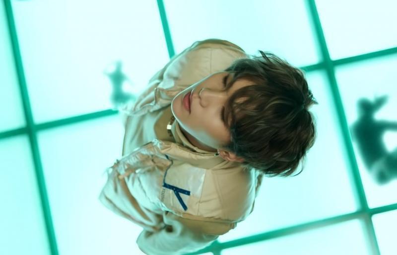 >>18 나도 민윤기 영업하러 왔는데ㅋㅋㅋㅋ 이번에 노래 나왔으니 뮤비 관련 사진 뿌리고 갈게! 윗분이 귀여운건 뿌려줬으니까 난 샤프한거...
