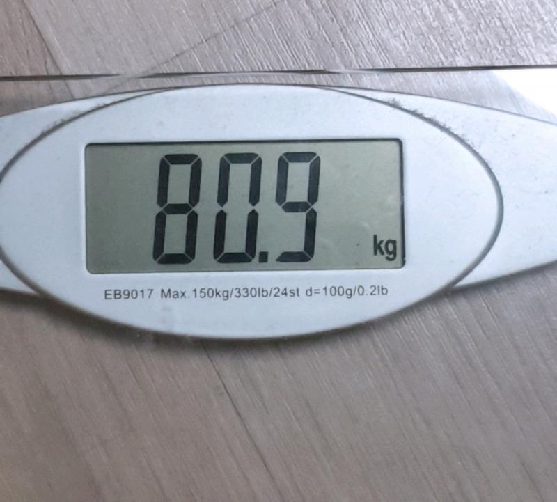 3일차) 80.9 물 2리터 이상 섭취 완료! 아침 (9시 40분) * 두부 1/3, 배추김치, 구운계란 1개 ◇ 운동 (11시 10분) 3세트