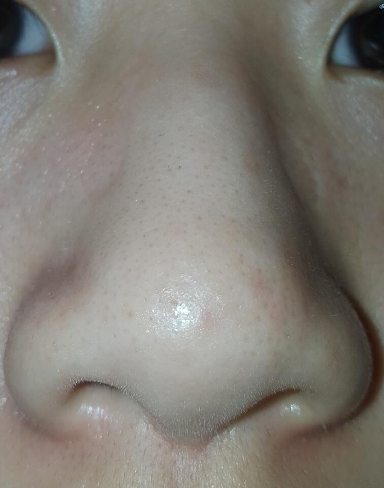 첫번째 생얼 두번째 피부 쉐딩 하이라이터 진짜 올리기 부끄러웠는데 모두가 쉐딩의 힘을 알아줘야대..