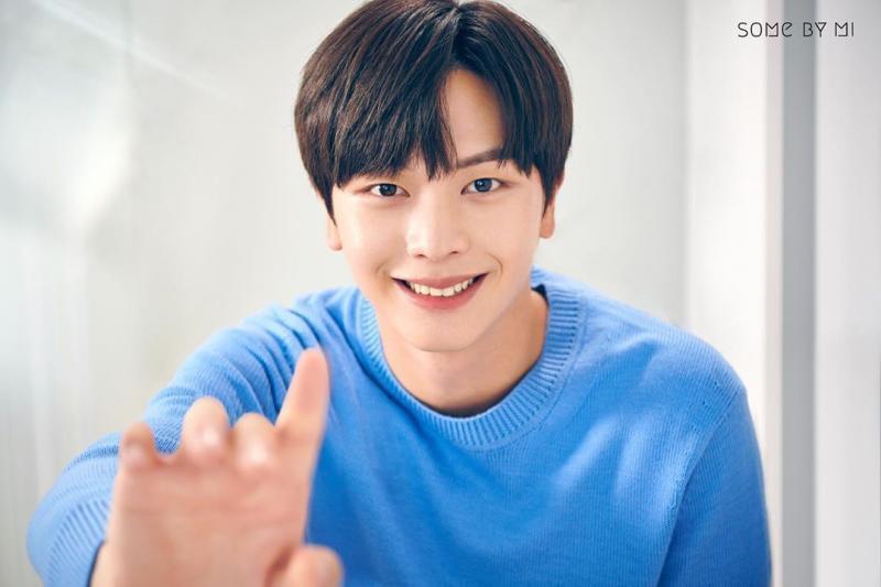 우리 막내 한번만 보고가💙 우리막내 형아들 군백기 대신해서 노래도 꾸준히 내주고 드라마 촬영도 하고 예능도 고정으로 찍고있오 그리고 광고모델도