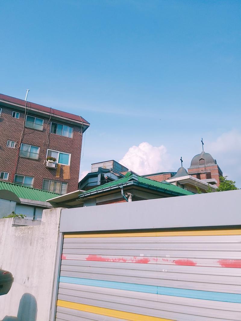 별로 잘찍진 않았는데 하늘색이 너무 이뻐서 올려써