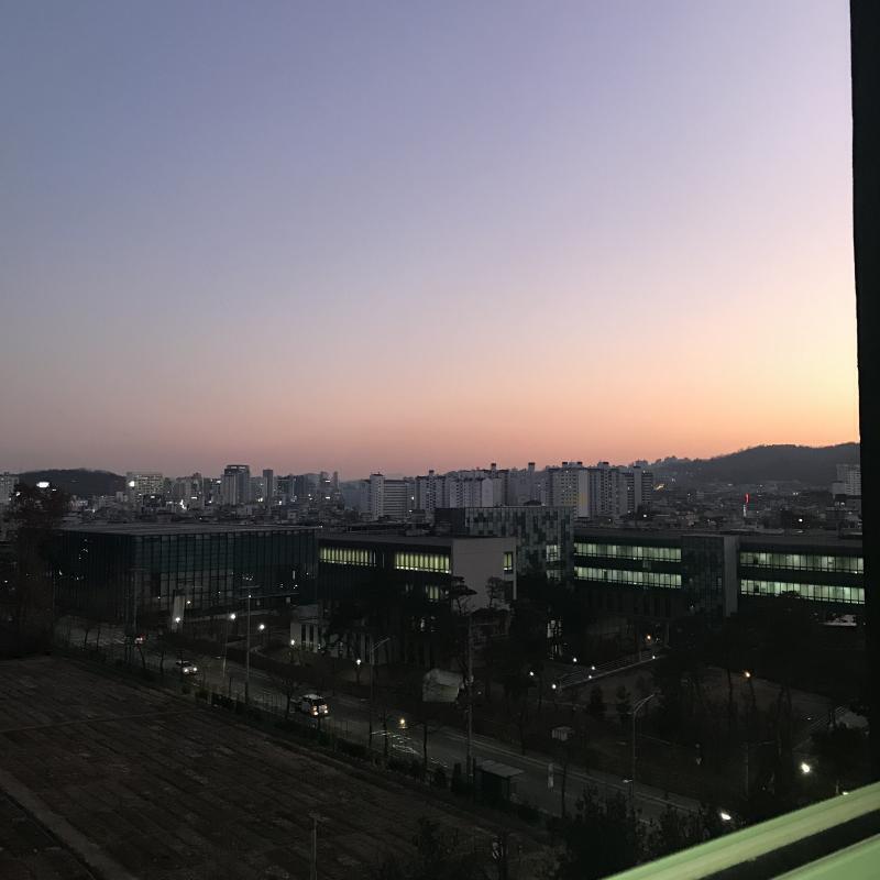별로 잘찍진 않았는데 하늘색이 너무 이뻐서 올려써