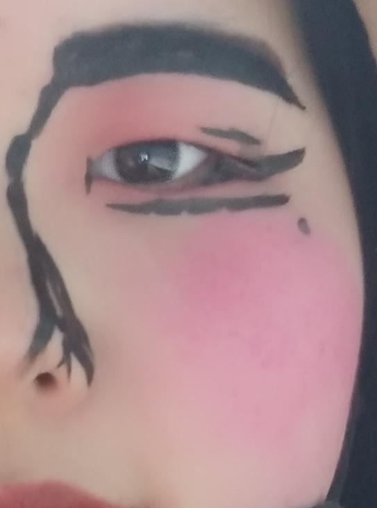 컨셉은 일진 메이크업 옆에 코에 저 선은 친구가 아이라이너로 쉐딩해줌