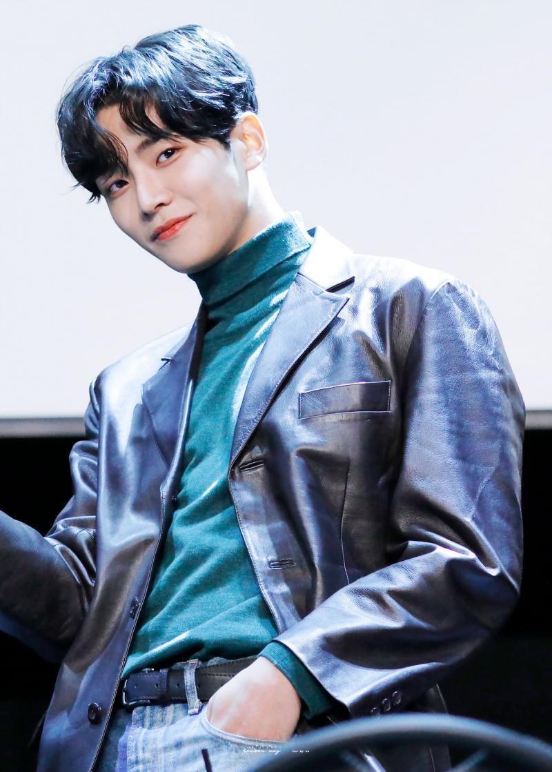 Sf9 로운