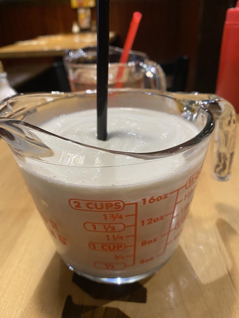 울 동네(런던 온타리오 캐나다) 버거 맛집...인데 바닐라 셰이크가 진짜 ㅈ맛이야. 가끔 누텔라 섞어 먹는 이 셰이크는 큰일 하나 끝냈을 때 나