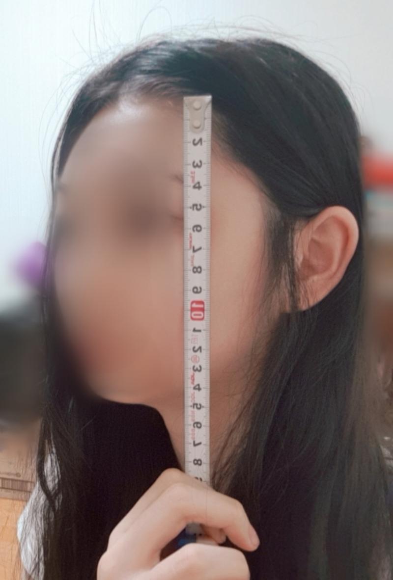 >>15 나 >>4 자 맨 윗부분이 바로 0cm이야. 내가 턱이 좀 짧음ㅋㅋ 자 왼쪽 머리카락 흰머리 아니고 빛에 반사되서 그런거야 오해ㄴㄴㅠㅠ