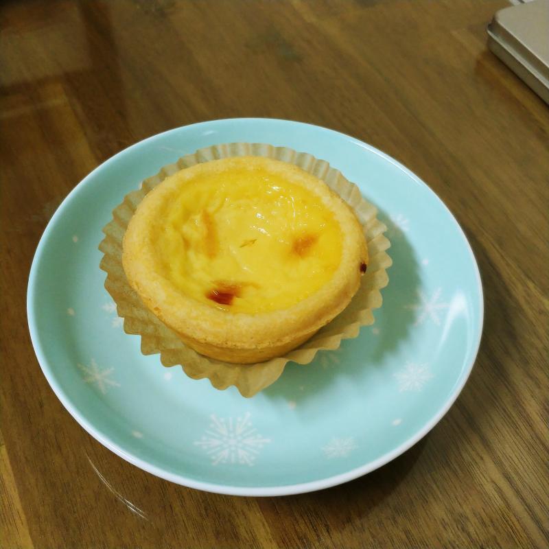 며칠을 앓다가 겨우 푹 잠들었던 오후에 꿈을 꿨어. 빵집에 간 꿈이었는데 돈이 한 푼도 없어서 아무것도 사먹지 못하고 나왔다고, 별 거 아닌데