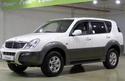 렉스턴이라고 suv? (차종류는 모르겠다)가 있는데 그게 자꾸 맴도는느낌이야