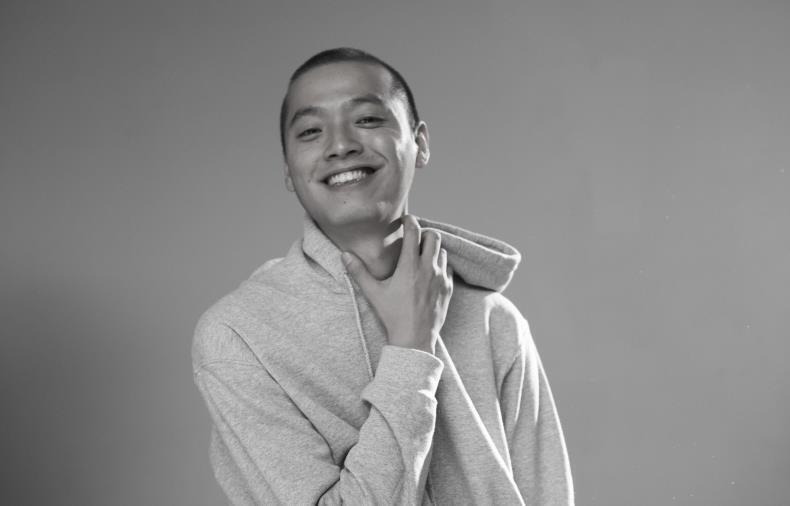 E SENS 1987년 2월 9일 생 최애곡은 !!! 음원사이트에는 없다는 게 아쉽다 ㅠㅠㅠㅠ