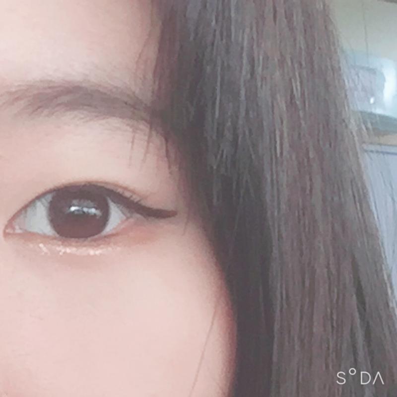 그냥 오늘 한 메이크업 섀도우 완전 연하게 + 애굣살에 반짝이 춉춉