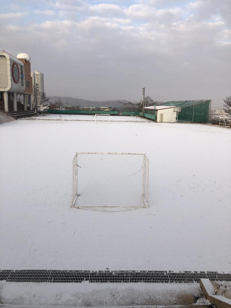 위 글쓴이야 기숙사 젤 먼저 나와서 젤 먼저 운동장 밟을때 쾌감ㅎㅎ