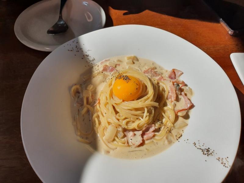 친구가 찍어준 파스타 진짜 조오오오오오오오올라 맛있었어 좀 비싸긴한데 그래도 존나 맛있었음 요새 자꾸 이런데 가면 엄마나 동생 데리고 오고 싶음