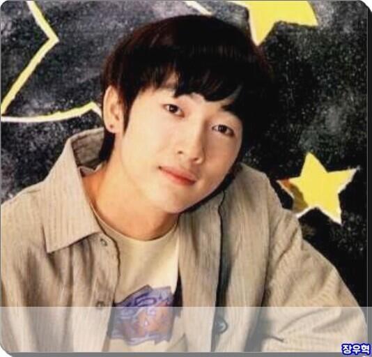 어릴때랑 지금인데 달라진게 늙어서 쌍커풀 생긴것 밖에 없잖아ㅠㅠㅠㅠㅠㅠ 나 죽어ㅠㅠㅠㅠㅠㅠ