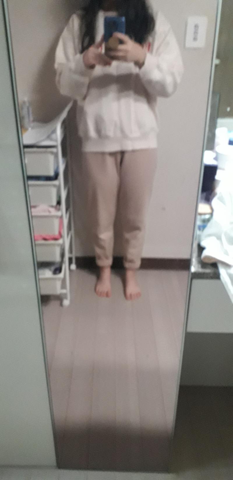 한번 접어올리고 상의 밝은걸로 다시 입었는데 이게 더 나아?