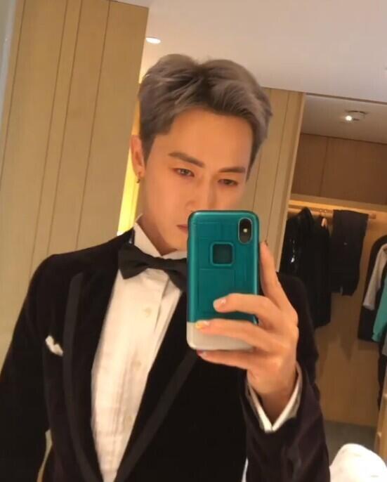 어릴때랑 지금인데 달라진게 늙어서 쌍커풀 생긴것 밖에 없잖아ㅠㅠㅠㅠㅠㅠ 나 죽어ㅠㅠㅠㅠㅠㅠ
