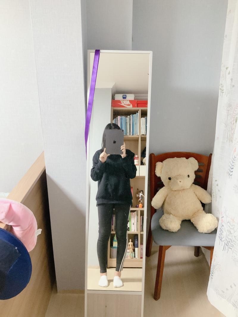 베이지색 옷 입은 사진이 가장 최근이야 핑크색 옷은 열흘 전, 검은색 옷은 다이어트 시작 직후..참고로 키는 164야.