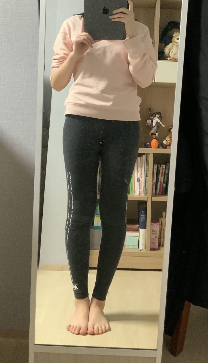 베이지색 옷 입은 사진이 가장 최근이야 핑크색 옷은 열흘 전, 검은색 옷은 다이어트 시작 직후..참고로 키는 164야.