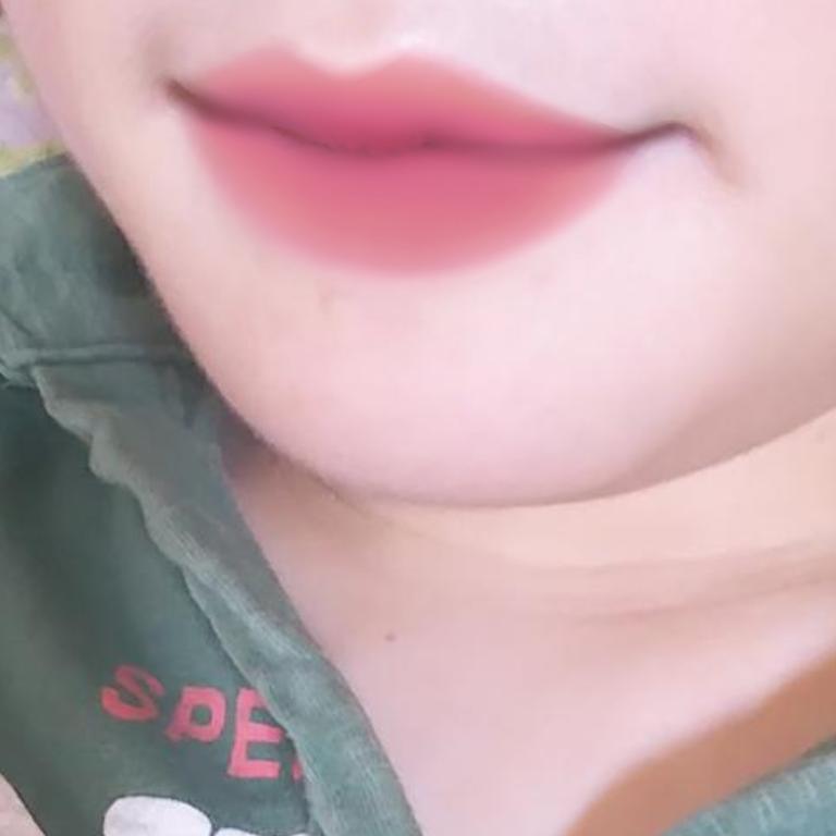 >>18 너 입술 너무 예쁜것...입꼬리 너무 매력적...사랑해...(´°̥̥̥̥ω°̥̥̥̥`) 뉴트럴 톤 색감으로 해봤어!🥰💞💞