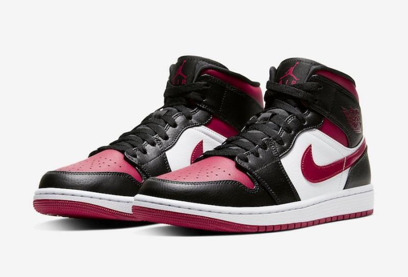1. 존나 비싸고 해외직구 18만원에서 30만원을 호가하는 나이키 에어조던 bred toe