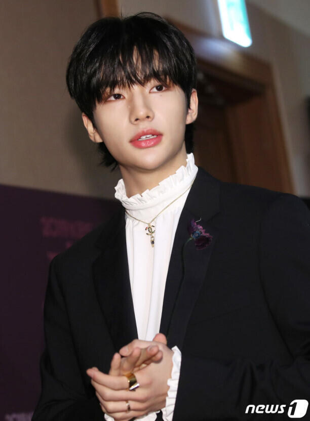 귀여울땐 귀여운데 또 섹시할땐 ㄹㅇ 개섹시함,,, 아니 ㄹㅇ 제왚 이런 인재를 망돌길로 모시다니 말도 안됌