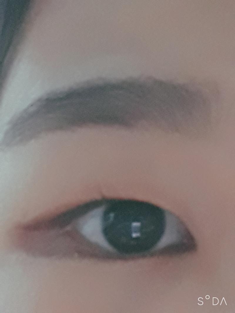 나 그거 엄청 넓은데 그게 있으니까 원래 눈크기보다 커보여서 좋아했는뎅..?!?? 뭐지 내가 제대로 이해한게 맞는 건가? 사진에 뭐냐 그 눈 왼
