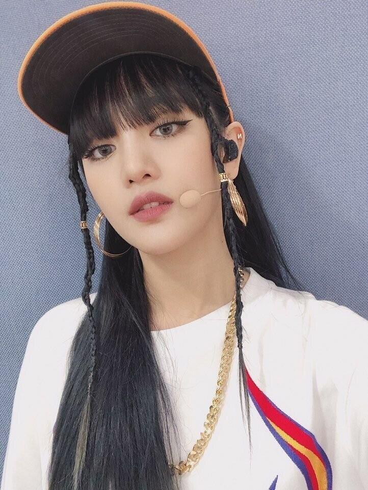 걸그룹은 여자아이들 민니 삼백안 짱임 ㅜㅜ
