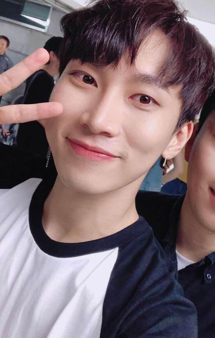 비투비 서은광 한번만 보고가💙 우리 은광이 곧 전역이네ㅠㅠ 빨리 보고싶다 사랑해ㅠㅠ