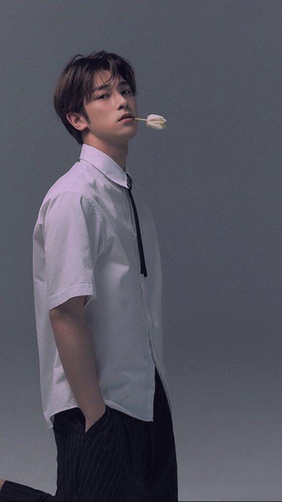 이한결 알아? 진짜 잘생겼어 이목구비 완전 뚜렷하고 몸매도 너무 좋아ㅠㅠ목소리도 저음인데 진짜 섹시하고 그목소리로 노래부르면 진짜 홀린다 홀려.